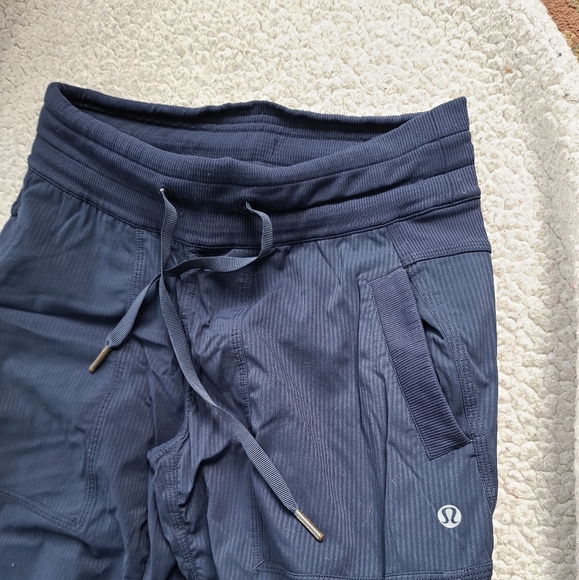 Lululemon joggers size 2 - Picture 2 of 6